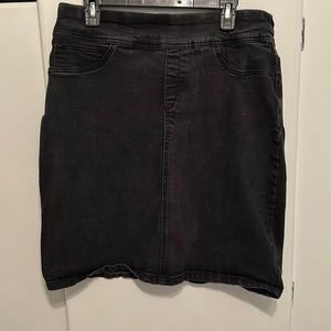 Size 12 Main Street Exchange Sara skirt, pull on denim in black.